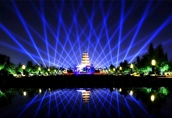 明亮照明為中國景觀亮化工程做出貢獻(xiàn) 明亮照明為中國景觀亮化工程做出貢獻(xiàn)